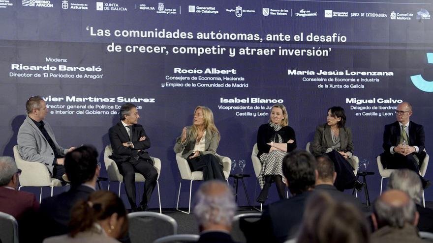 La sessió ‘Les comunitats autònomes, davant el desafiament de créixer, competir i atraure inversió’, ahir. | JOSÉ LUIS ROCA