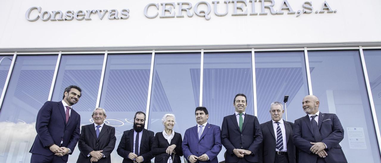 Un momento de la inauguración de la nueva factoría de Conservas Cerqueira, en el polígono industrial de Té (Rianxo).