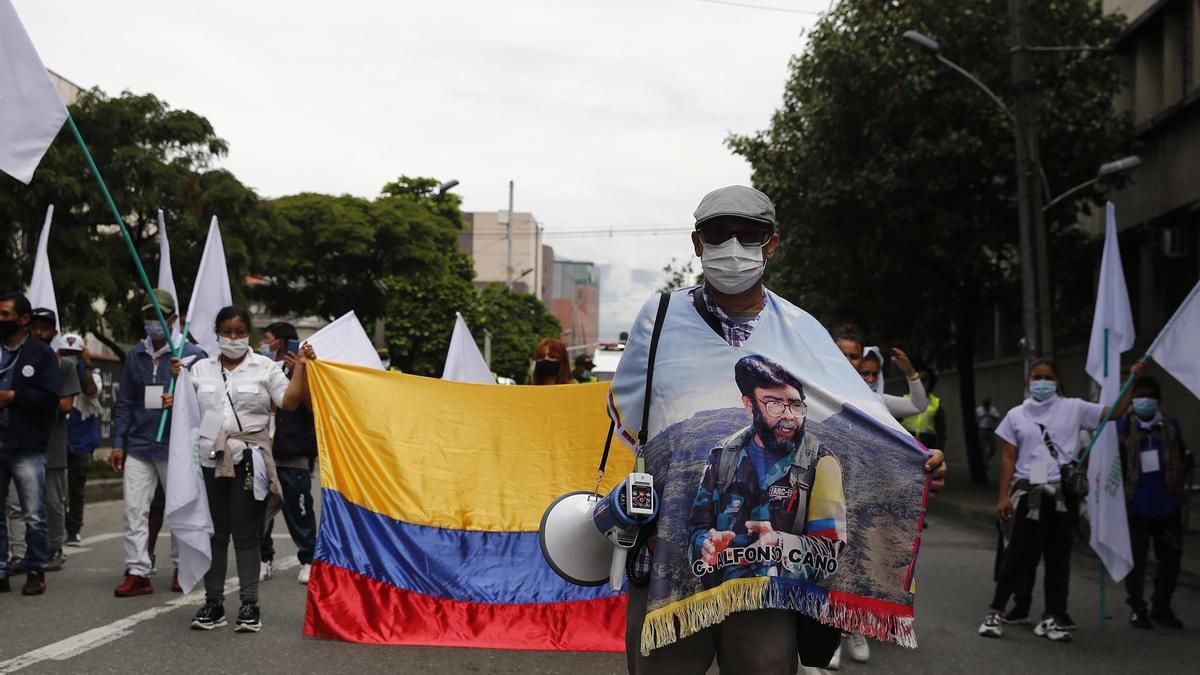 Excombatientes de las FARC conmemoran en Medellín cinco años de la firma de los Acuerdo de Paz.