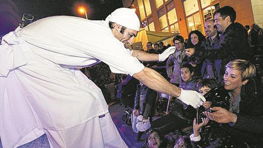 Un desfile solidario y al ritmo de ‘tirorí, tirorí’