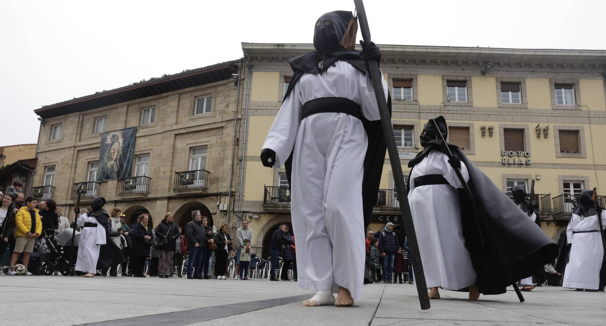 EN IMÁGENES: laprocesión del Beso de Judas en Avilés