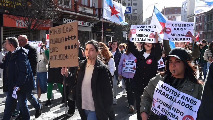 Más de 600 personas reclaman en la calle un convenio digno para el comercio de A Coruña