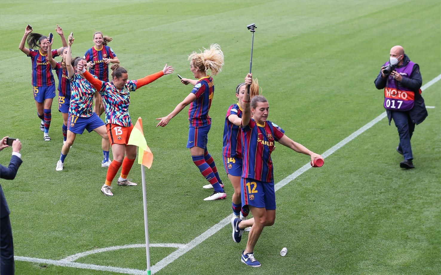 La celebración del FC Barcelona tras meterse en la final de la Champions femenina