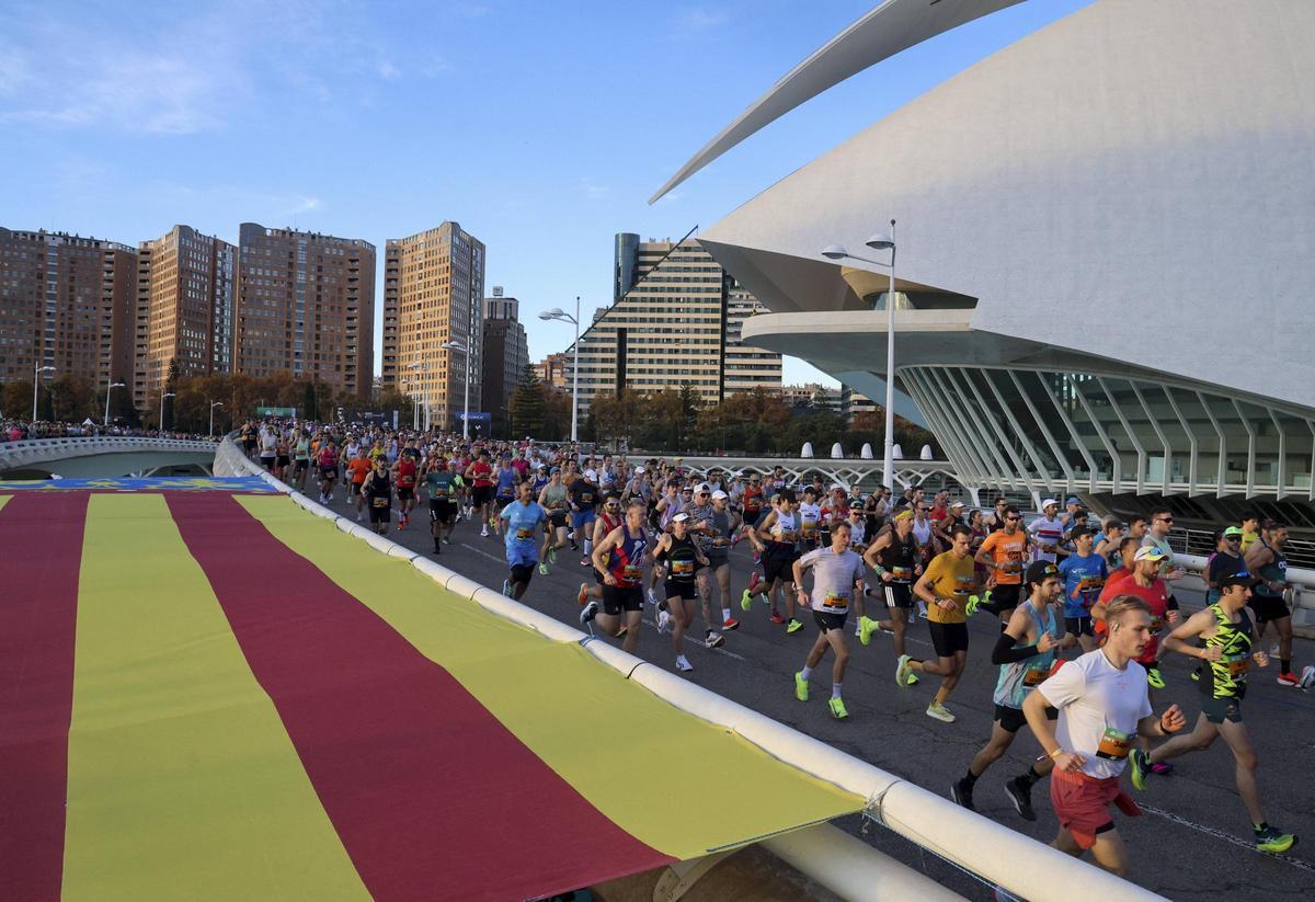 Salida del Maratón Valencia 2025