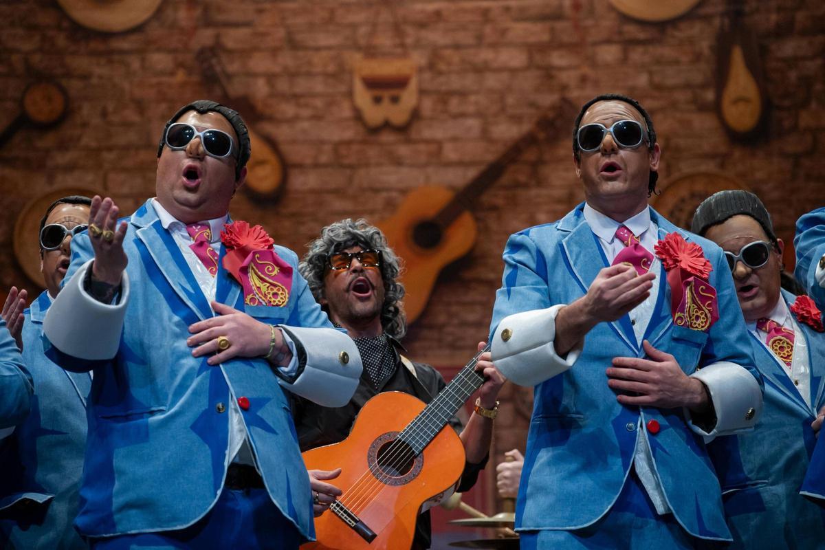 Actuación de la murga Gitano y de Badajó