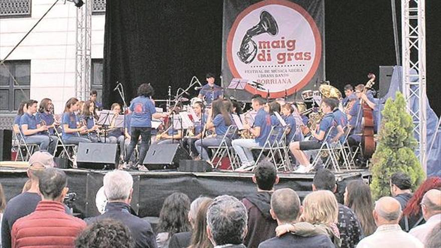 Los grupos locales participan en el mejor cierre para el IV Maig di Gras