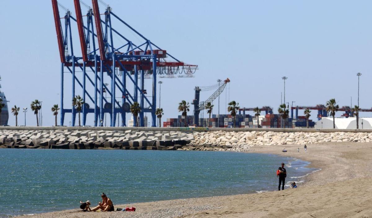 Las grúas de contenedores del puerto de Málaga