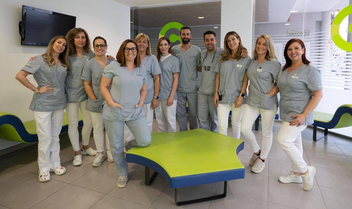 El equipo de Ortodoncia & Estética, con Marta Ribas al frente. | FOTOS: VICENT MARÍ