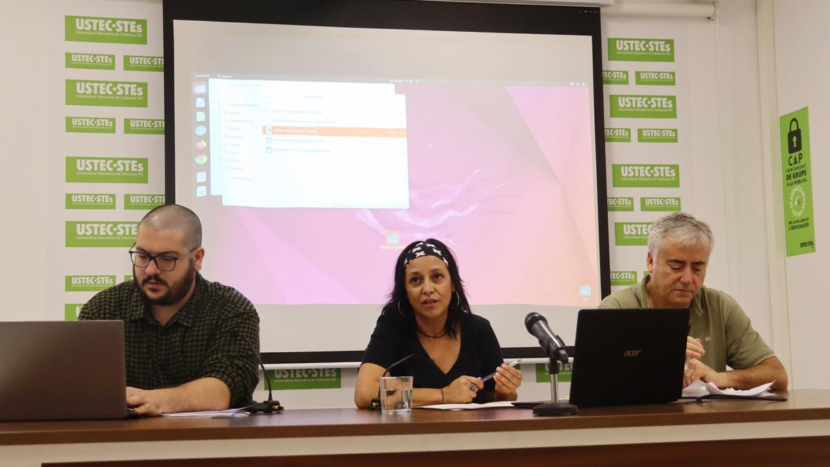 El coordinador de la secretaria d'acció sindical d'USTEC, Andreu Montbrú, la portaveu del sindicat, Iolanda Segura, i el coordiandor nacional d'FP del sindicat, Ramon Roy
