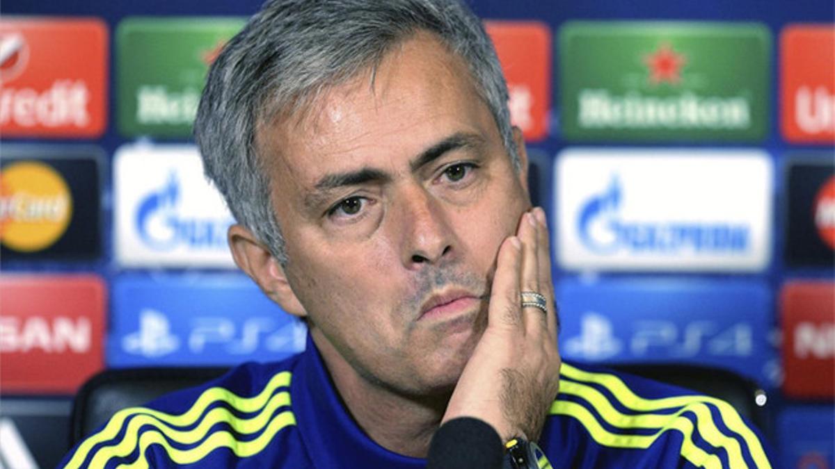 El entrenador del Chelsea, Jose Mourinho, en la rueda de prensa de este lunes