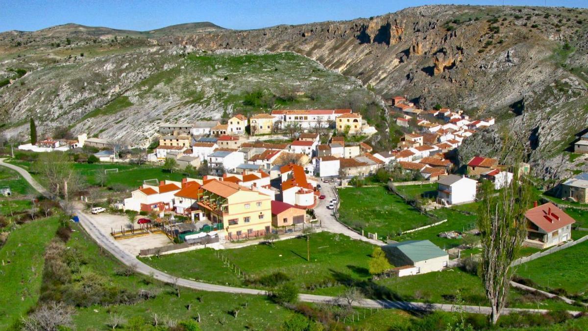 El único habitante de su aldea en Santiago-Pontones, un territorio rico en patrimonio natural y cultural