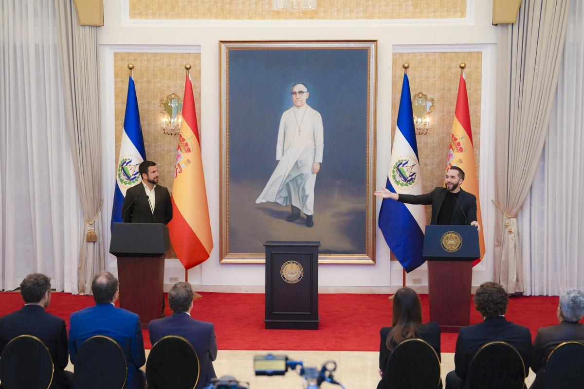 Riquelme y Bukele, en la presentación del acuerdo.