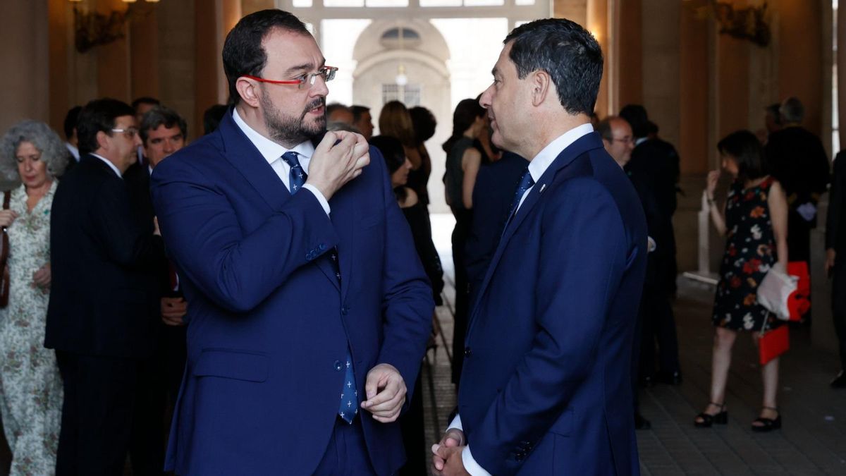 Barbón y Juanma Moreno, en un homenaje a las víctimas del covid