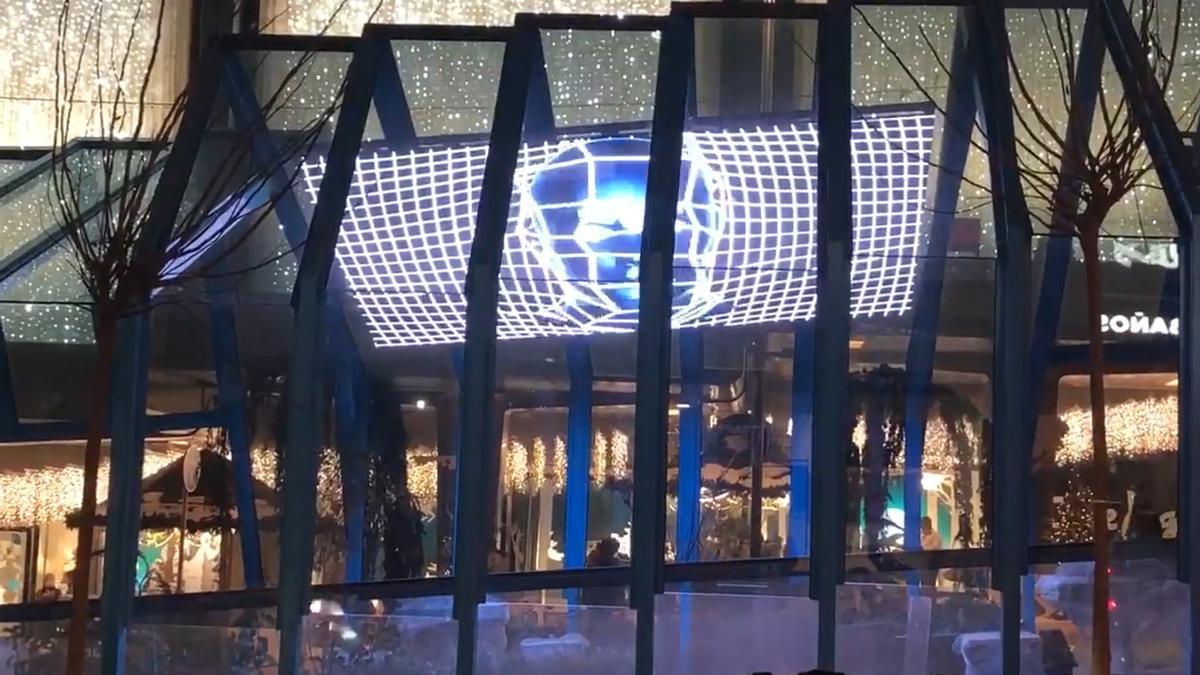 La pantalla está situada a la altura de El Corte Inglés