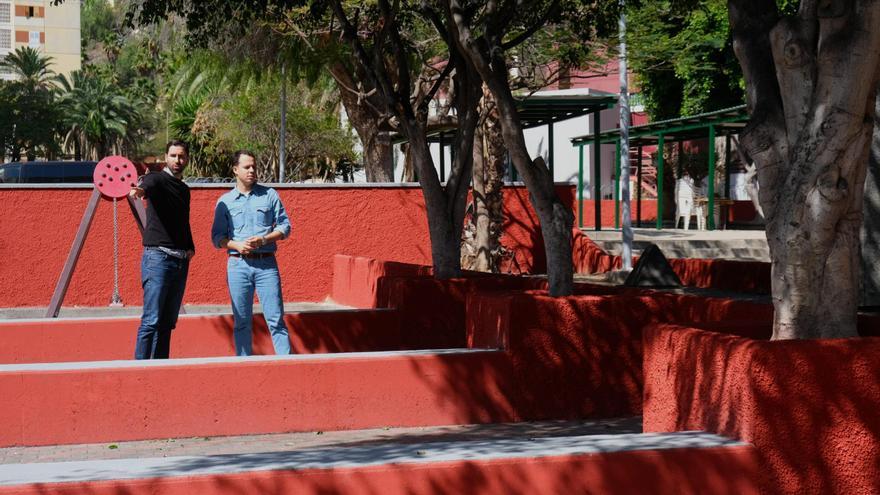 Rebaje de aceras y una nueva pérgola: finaliza el acondicionamiento de la plaza del polígono de Cruz de Piedra