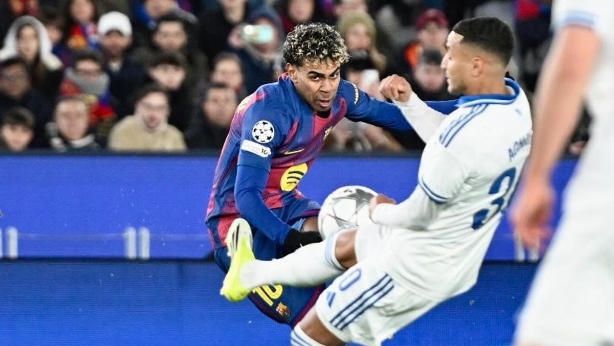 Lamine Yamal dispara a portería en el tiro que significó el segundo gol azulgrana.