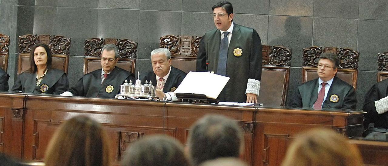 Toma de posesión de César García Otero como presidente de la Sala de lo Contencioso-Administrativo del TSJC en 2010. | | LP/DLP