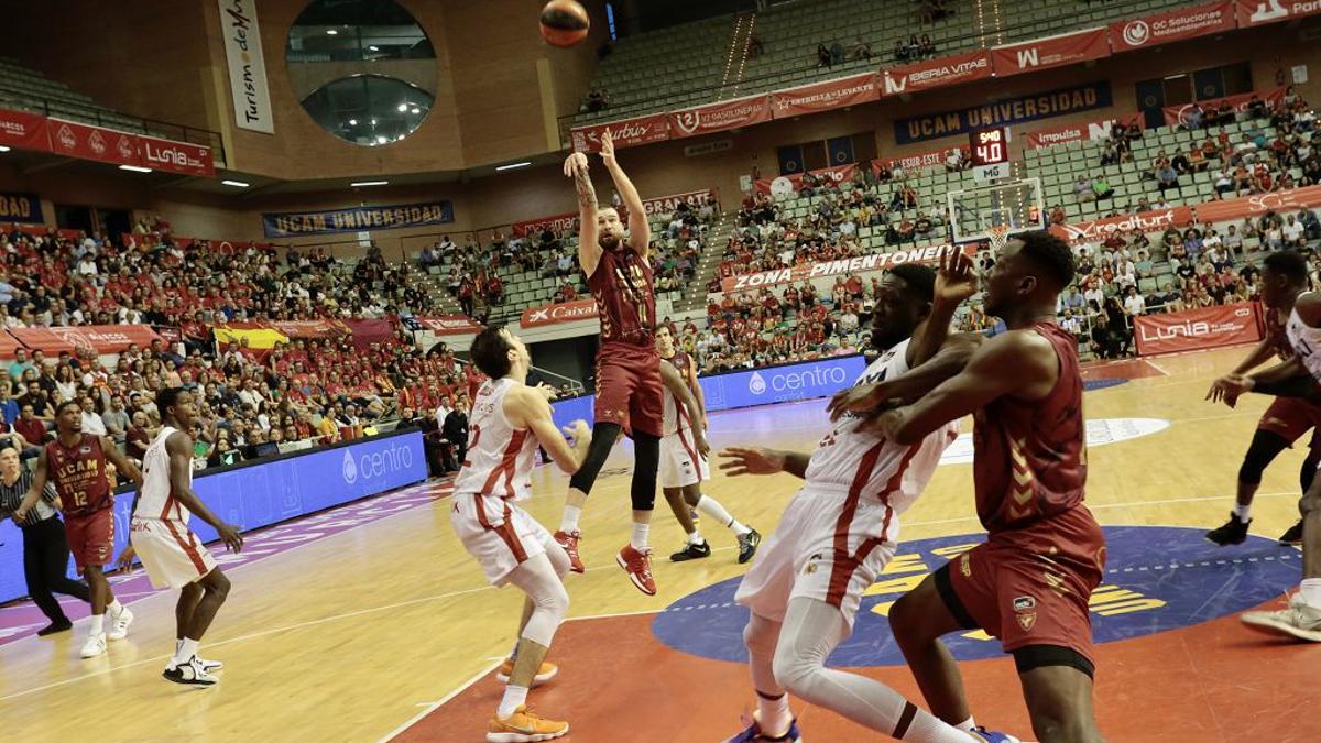 Todas las imágenes del partido del UCAM Murcia CB