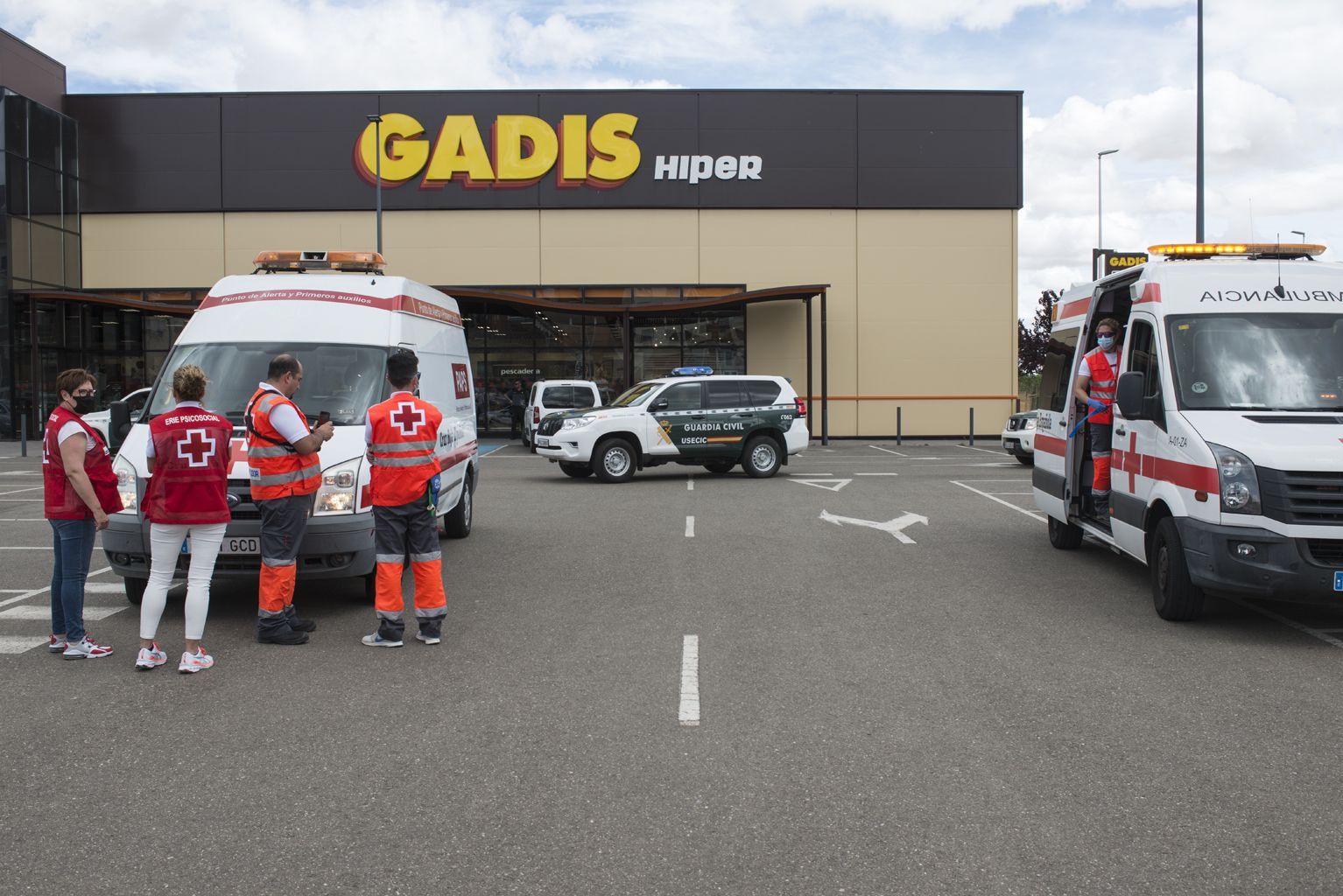 Así actuaría la Guardia Civil en caso un ataque terrorista a un supermercado en Benavente