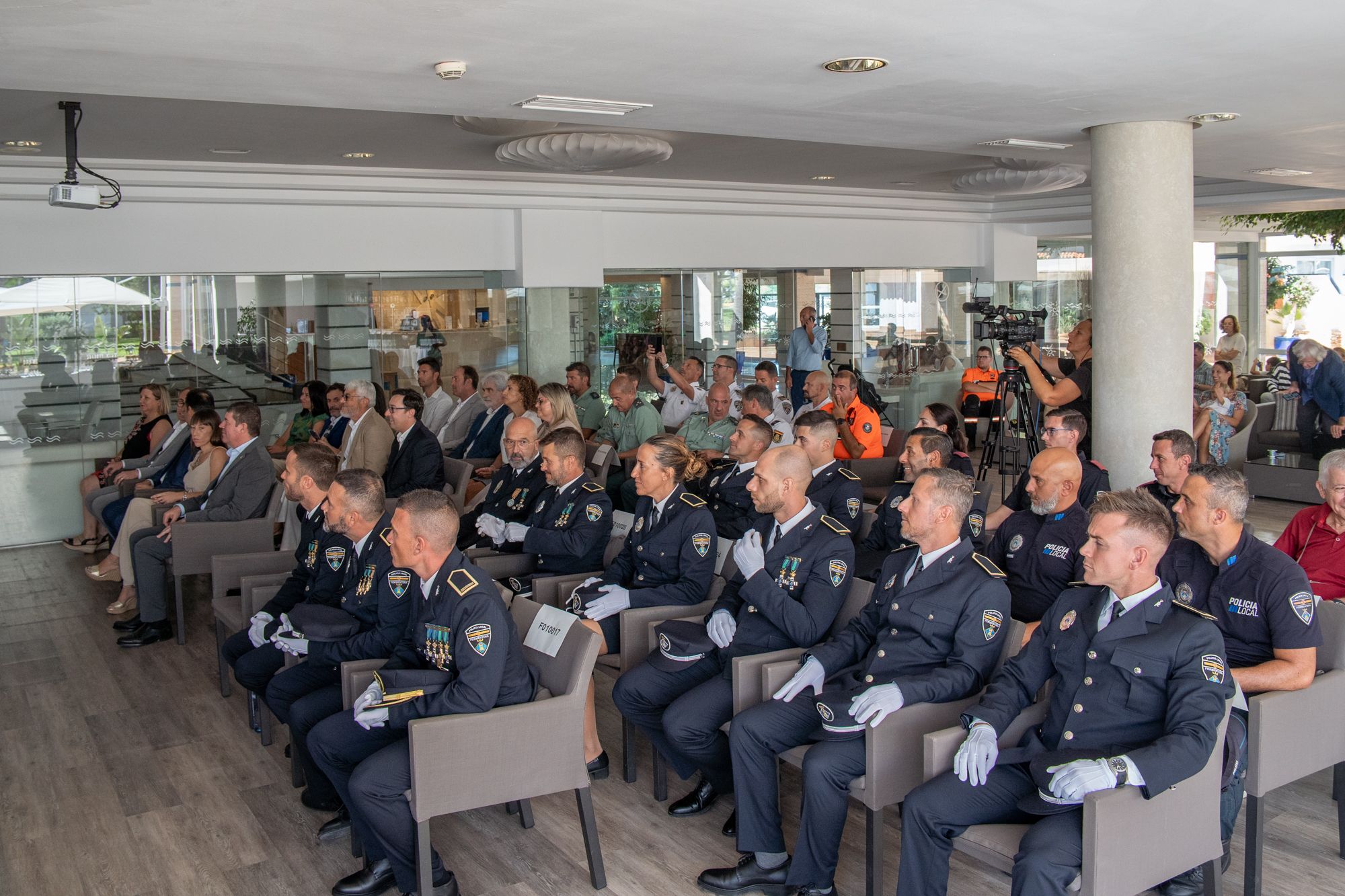 Así ha sido la entrega de medallas para premiar la labor de tres policías de Formentera