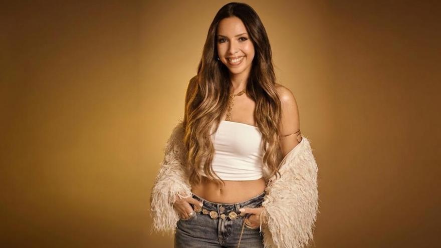 Atyat, de maestra de primaria a participante del Benidorm Fest: "En mi trabajo me llaman Hannah Montana"