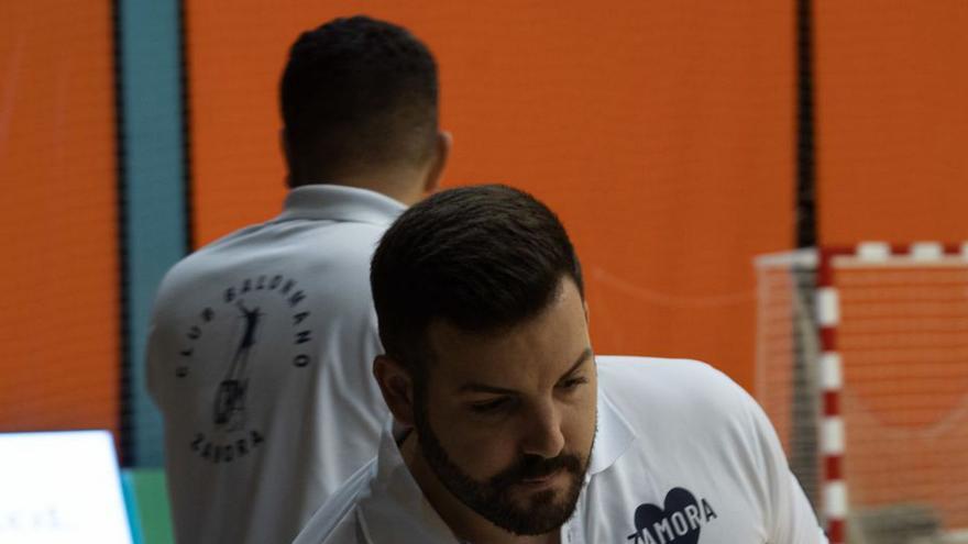 Iván López, entrenador del Balonmano Zamora Enamora: “Nos hemos dejado la vida”