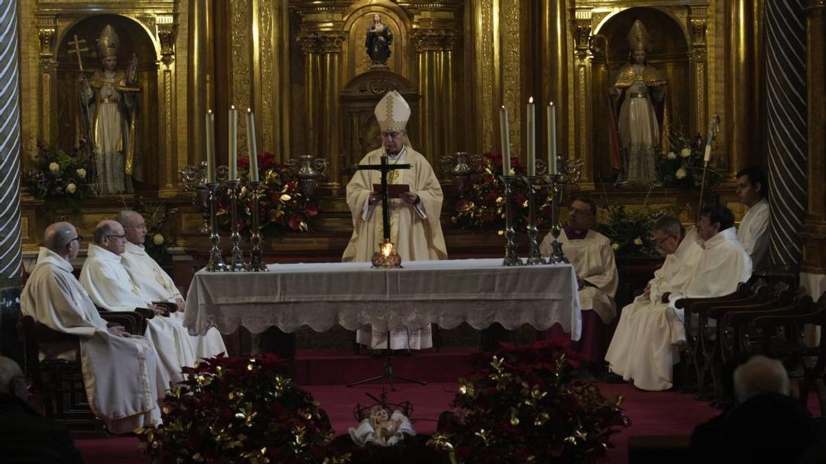 El obispo de Zamora, Fernando Valera, durante la homilía.  | JOSE LUIS FERNÁNDEZ