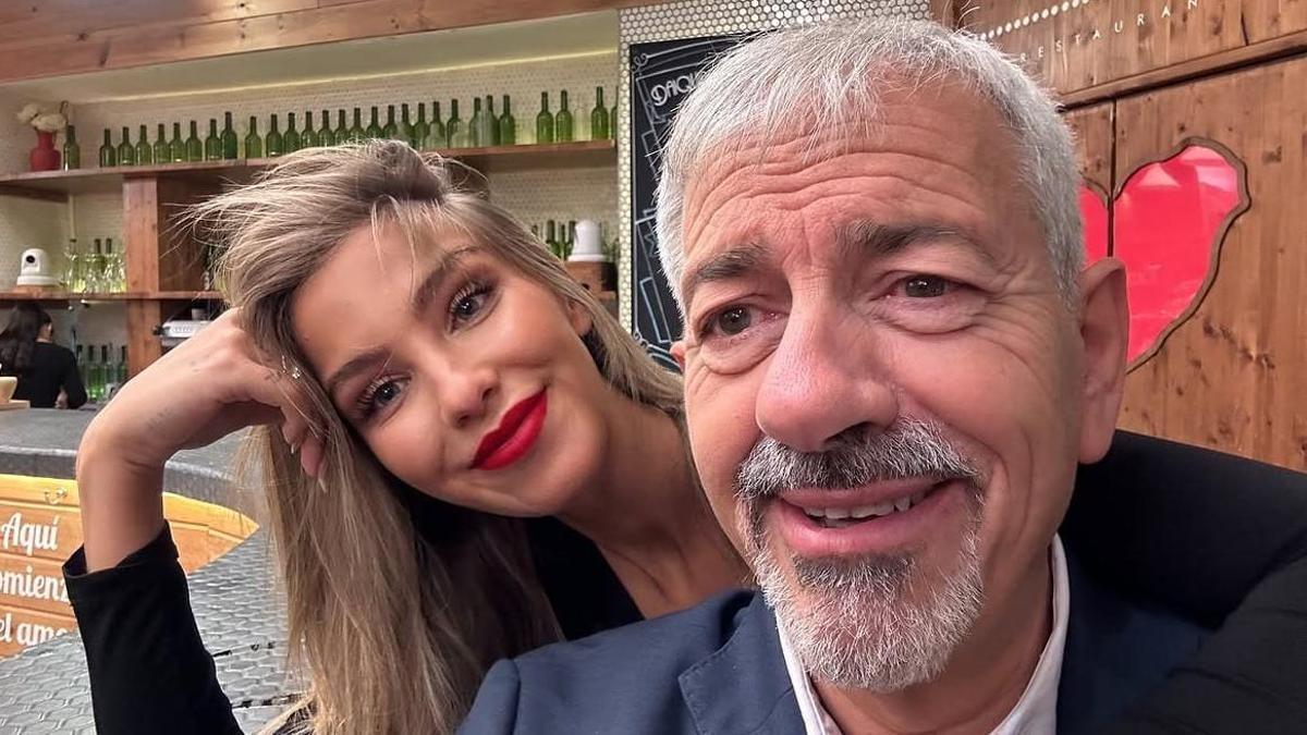 La compostelana que pasó de ‘La isla de la Tentaciones’ y ‘First Dates’ a ser la nueva presentadora de ‘Luar’ junto a Xosé Ramón Gayoso
