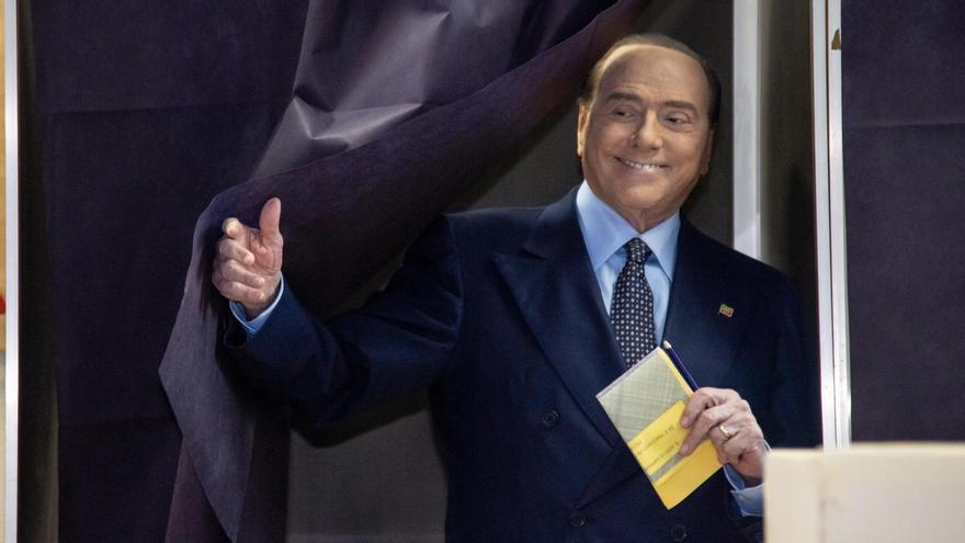 Berlusconi estrecha el cerco sobre Meloni y presenta una lista de ministros para el Gobierno