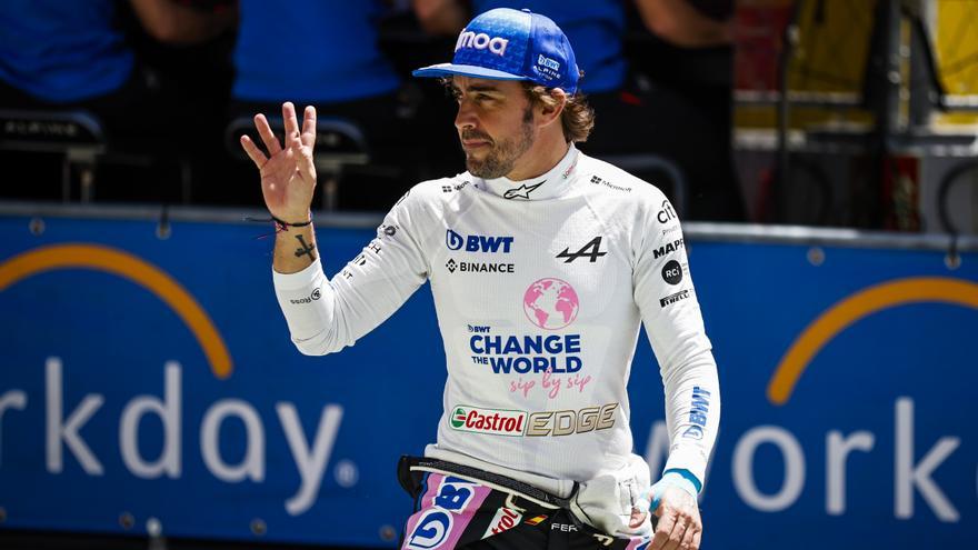 Alonso sonríe tras su espectacular remontada: &quot;Ha sido un carrerón&quot;