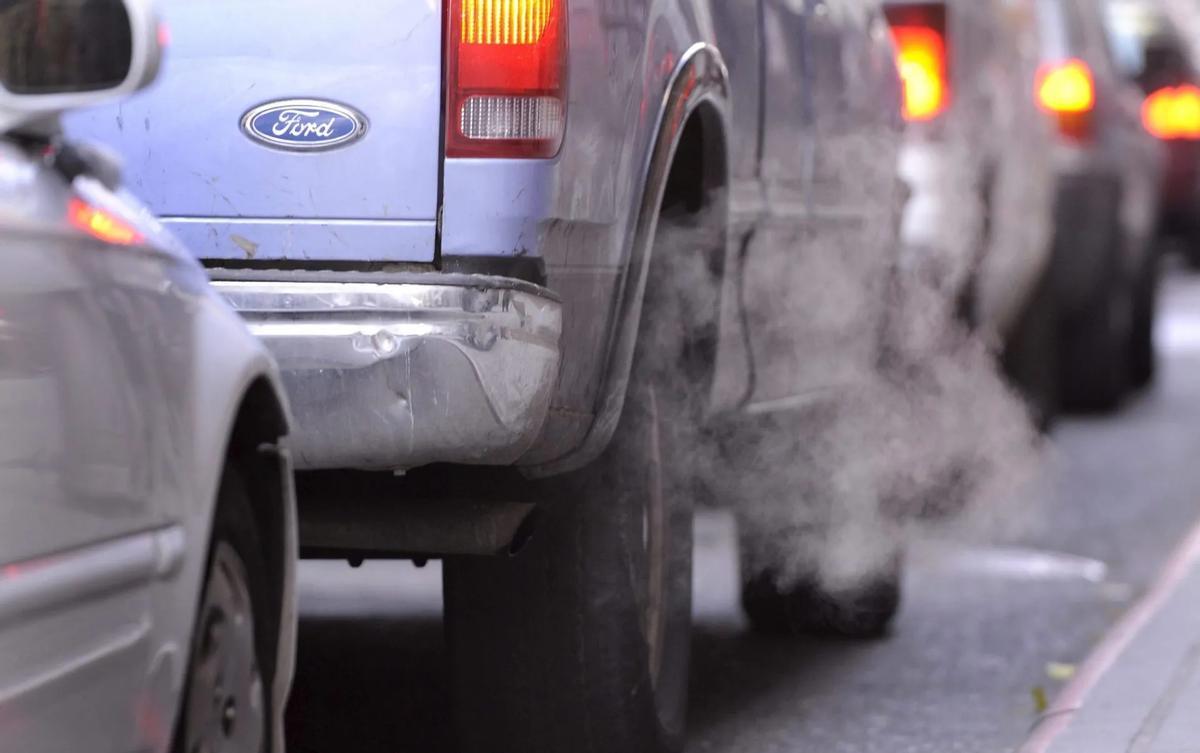 Ecologistas en Acción ha solicitado restringir la circulación de vehículos a motor para aminorar la contaminación.