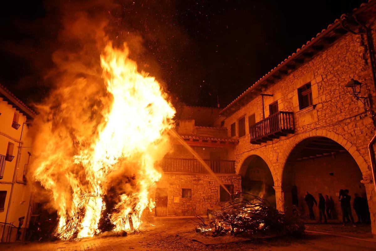 Foto de archivo de la hoguera de Portell.