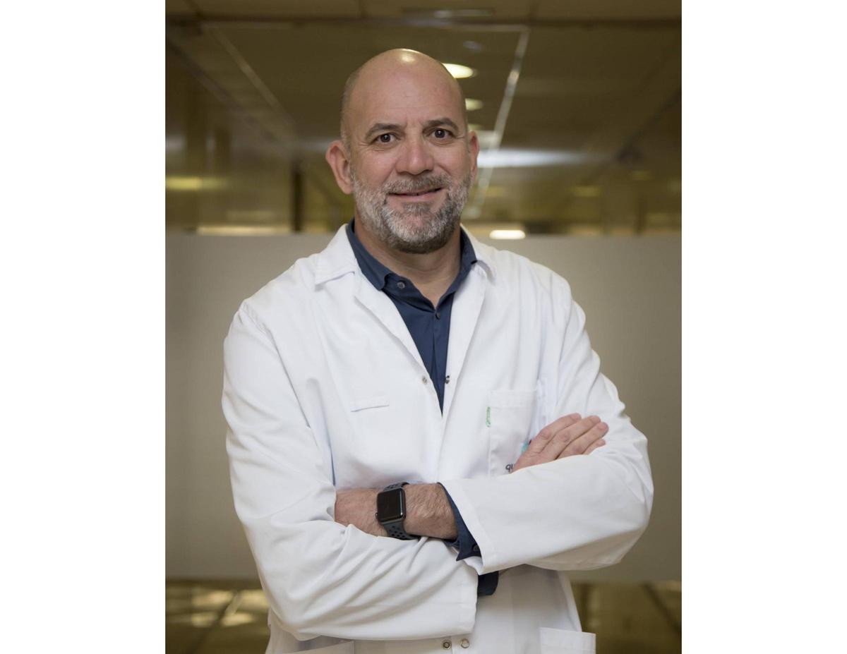El doctor Solano, jefe de servicio de la Unidad de Cirugía Laparoscópica Avanzada del Hospital Quirónsalud de Zaragoza