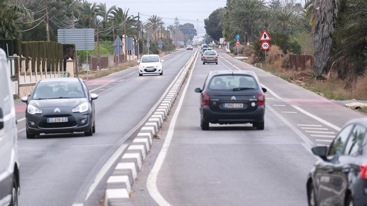 Un tramo de la carretera Elche-Santa Pola pendiente de desdoblar