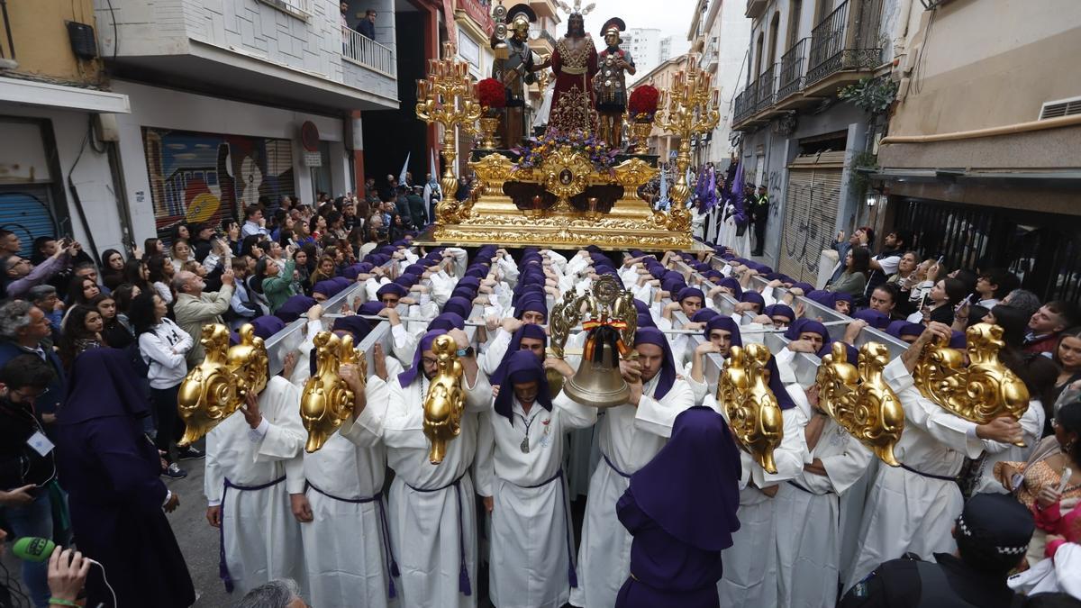 Imágenes de la procesión de Sentencia este Martes Santo de la Semana Santa de Málaga 2023