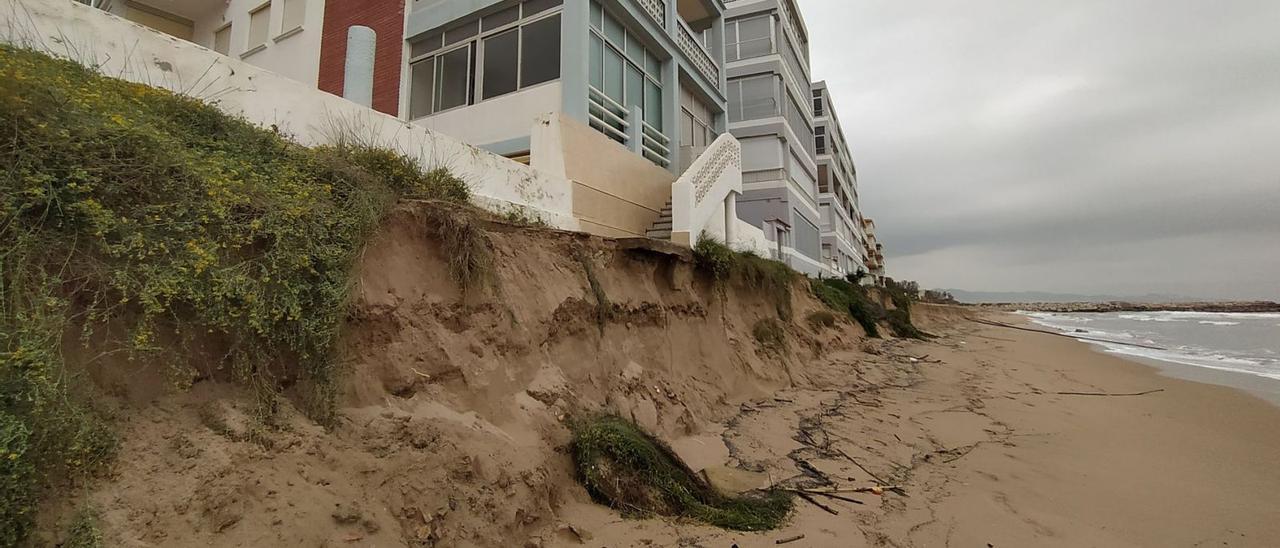 Daños causados en la zona 
urbana de la playa 
de Tavernes.  t.á.c.