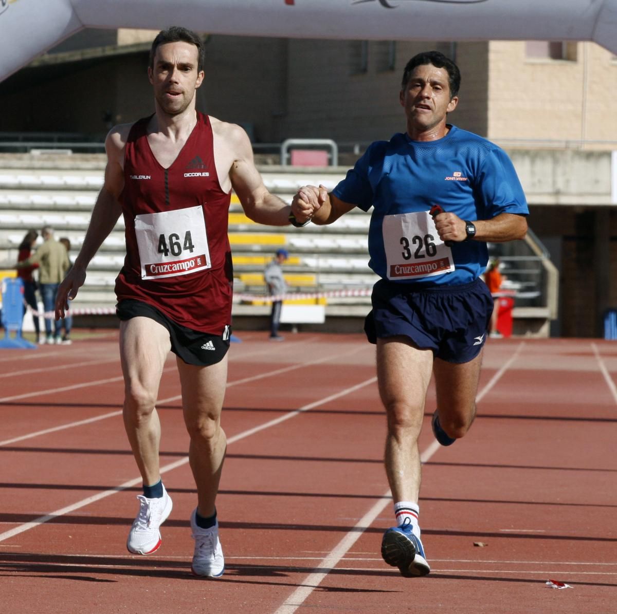 Miguel Espinosa y Marta Polo ganan la carrera popular de Los Califas