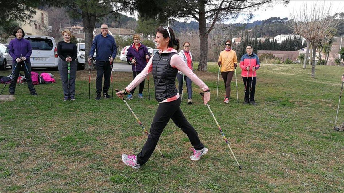 La Fundación Walkim regala Marcha Nórdica a los sanitarios