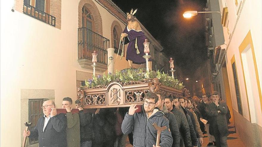 Comienza la cuaresma con el vía crucis tras la imposición de la ceniza