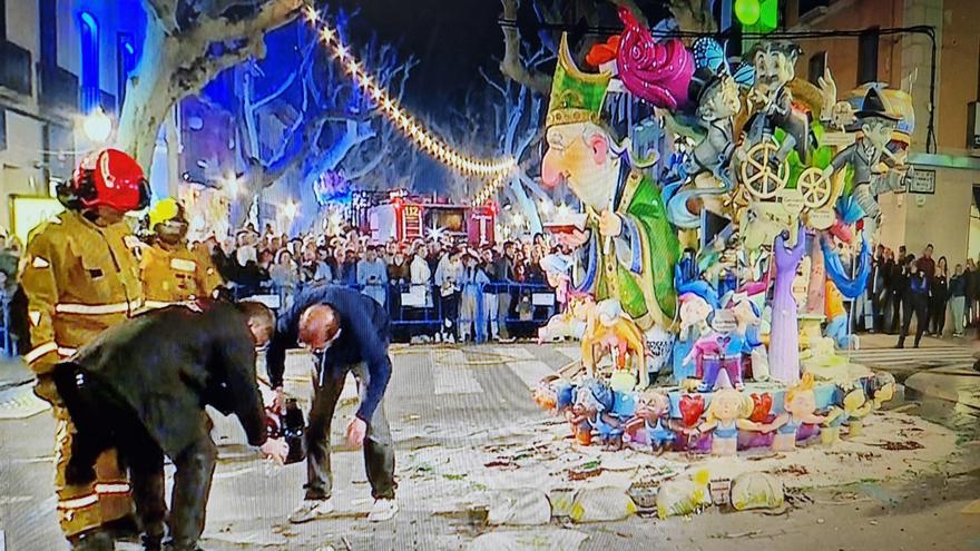 La anécdota de la &quot;cremà&quot; en Dénia: la falla infantil de Centro se resiste a arder