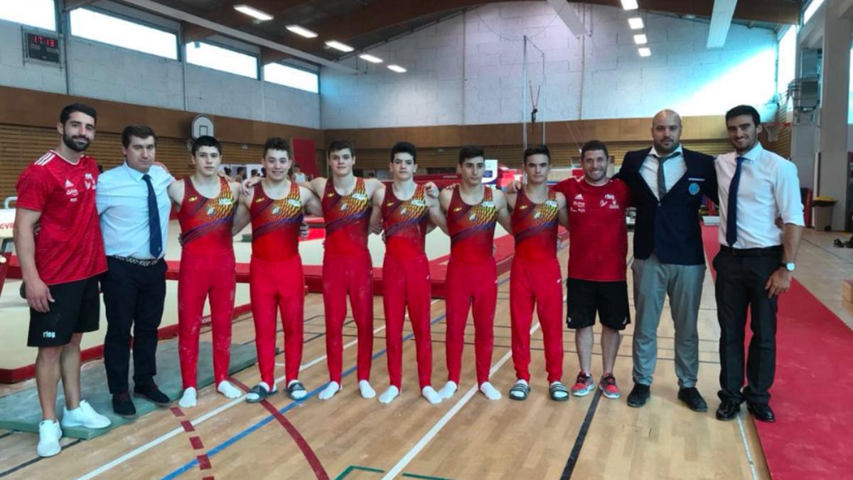 Franco Sánchez junto al resto de integrantes del equipo junior de GAM en el Torneo Internacional de Francia