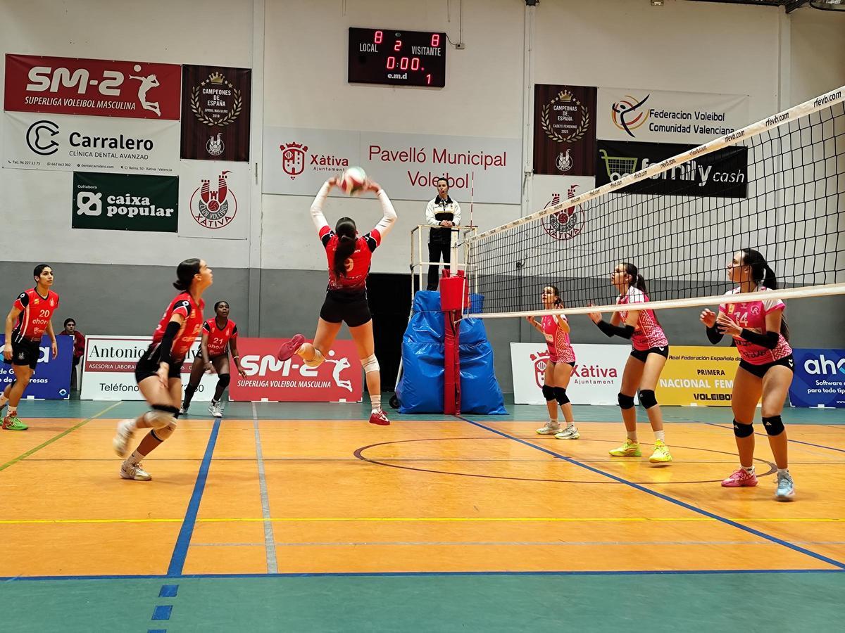 El AHORA vóley Xàtiva femenino consigue puntuar contra el CV Rivas de Madrid, aunque ceden por la mínima 2-3.