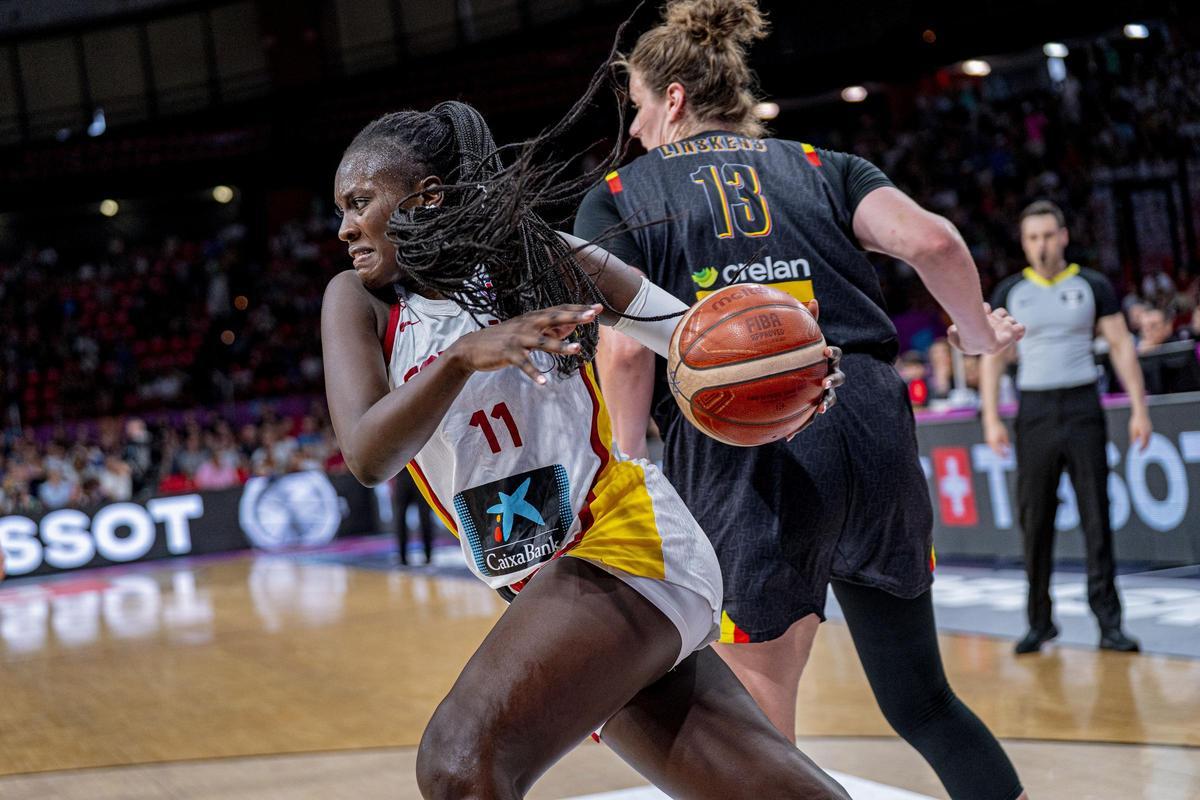 Awa Fam, en la final del Eurobasket Femenino que midió a España con Bélgica.