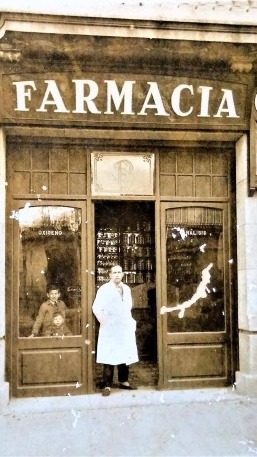 Imagen antigua de una farmacia.