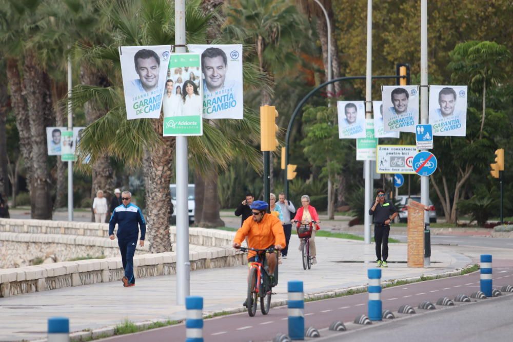 Guerra por los carteles electorales entre Adelante Andalucía y el PP en Málaga