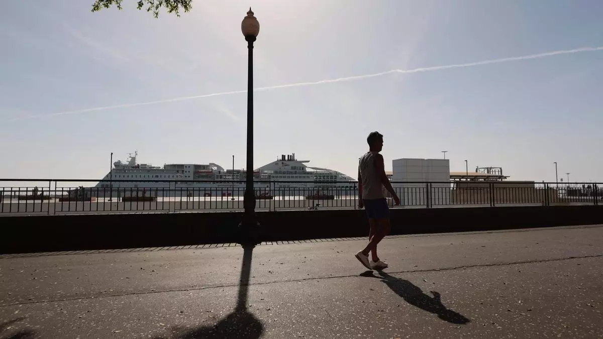 Primavera a 38 grados: el episodio de calor bate medio centenar de récords de temperaturas máximas en Canarias
