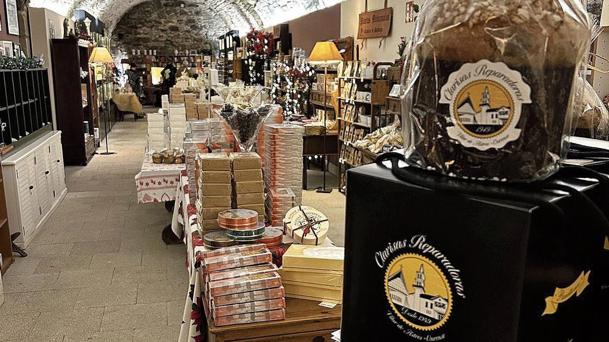 Aspecto del mercado de dulces de convento y monasterio en la Hospedería de San Martín Pinario