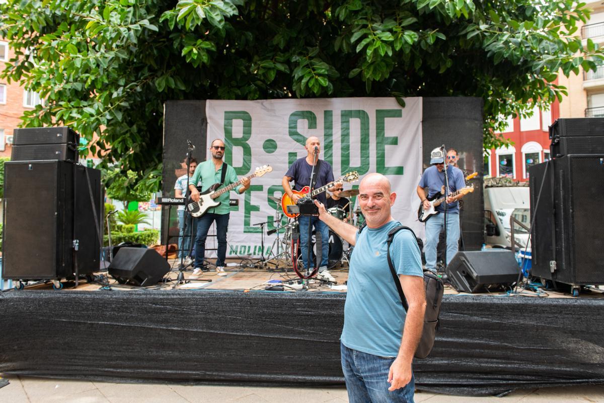 El grupo S. A. M. tocando en el B-Side Festival de 2023