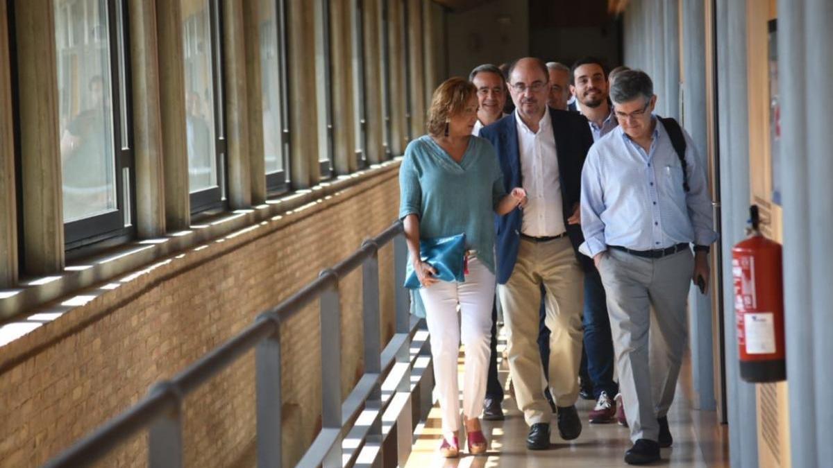 Lambán sacrificaría en favor de Podemos áreas de gestión, pero no consejerías