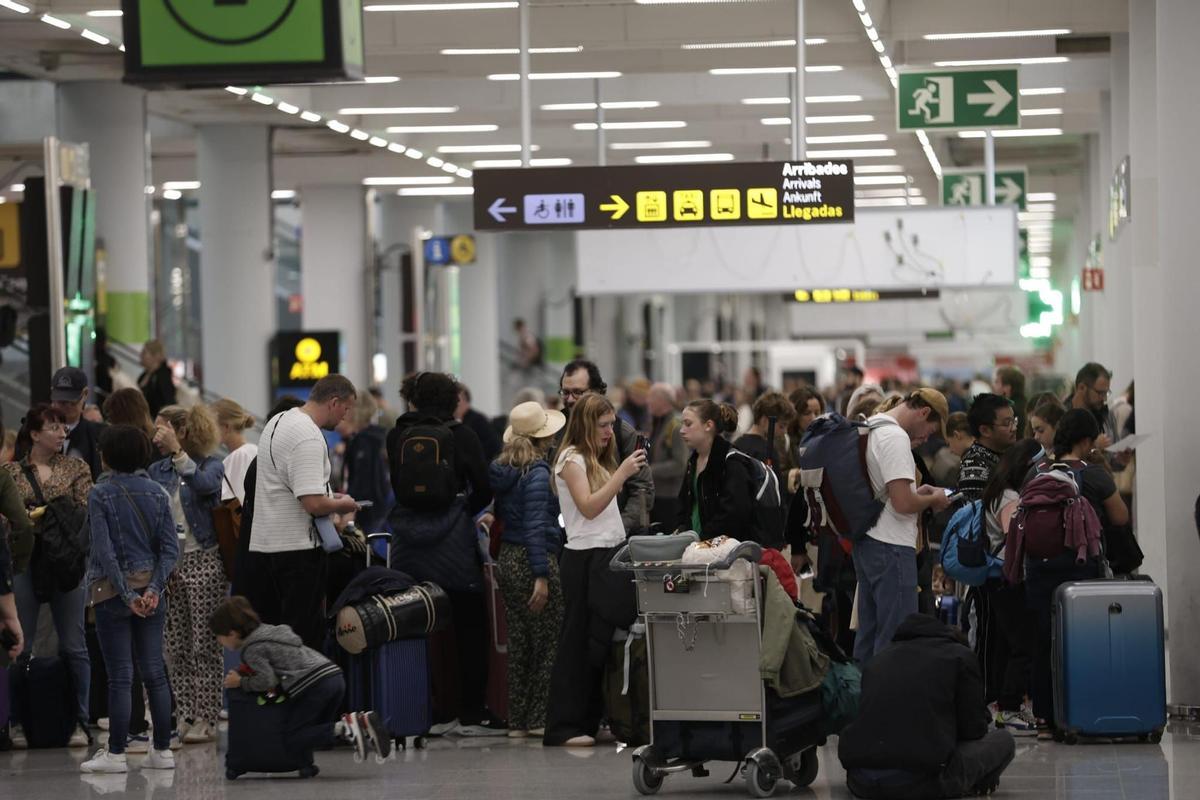 El temporal provoca retrasos generalizados en el aeropuerto de Palma